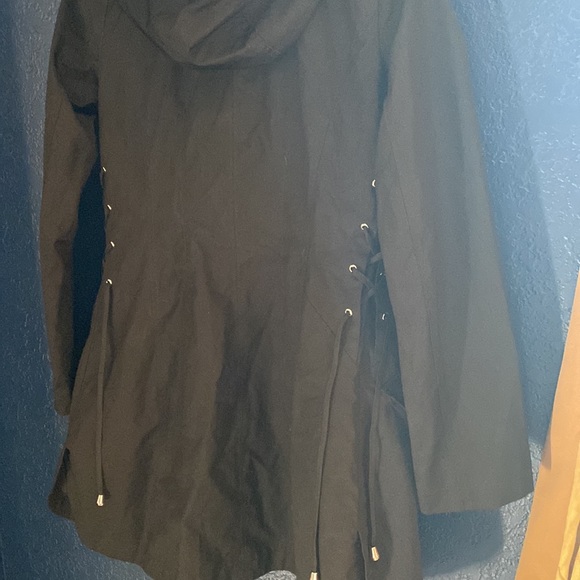 Guess Hooded Trench Raincoat - Picture 7 of 7